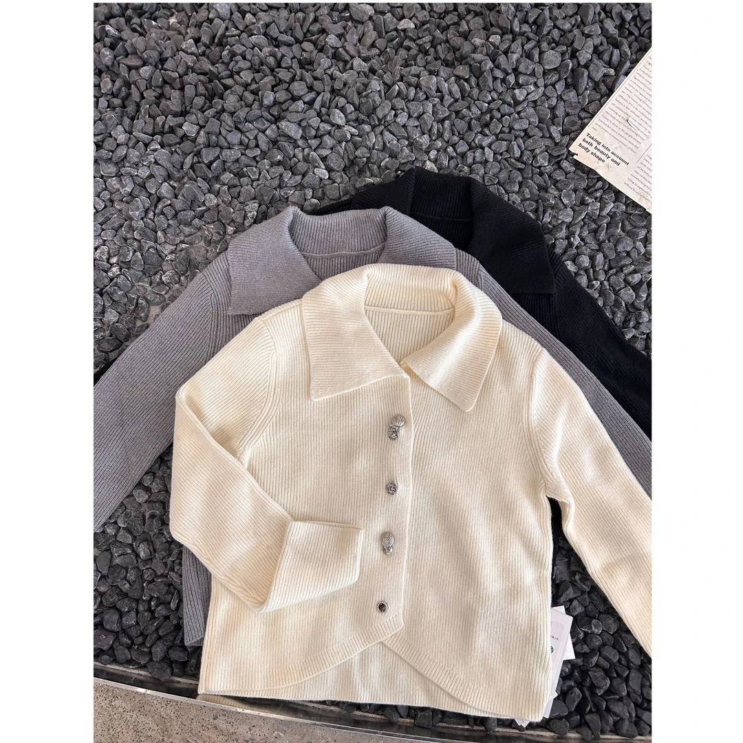 晶咕【气质拿捏~】法式大翻领正肩V领下摆倒三角长袖针织上衣