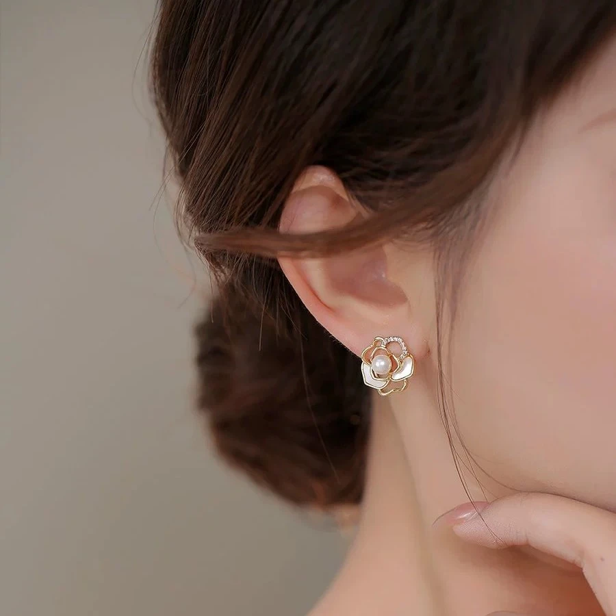 铜合金合成锆石耳饰 （白茶花）小香风气质轻奢时尚法式百搭贝壳花