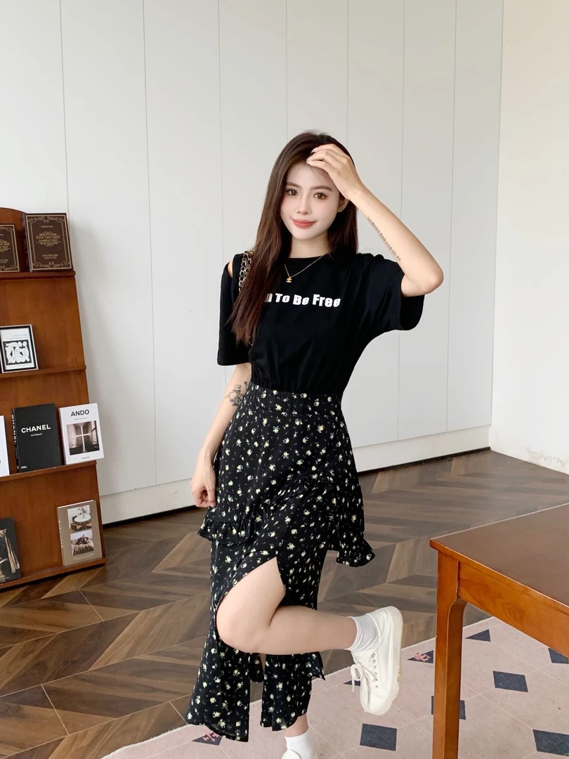 大码女装夏夜花语连衣裙遮肉显瘦假两件开衩显瘦收腰正肩连衣裙