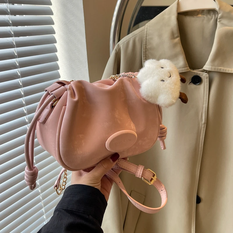2025春夏时尚百搭小包包抽绳韩版斜跨云朵链条马鞍女包潮学生通勤