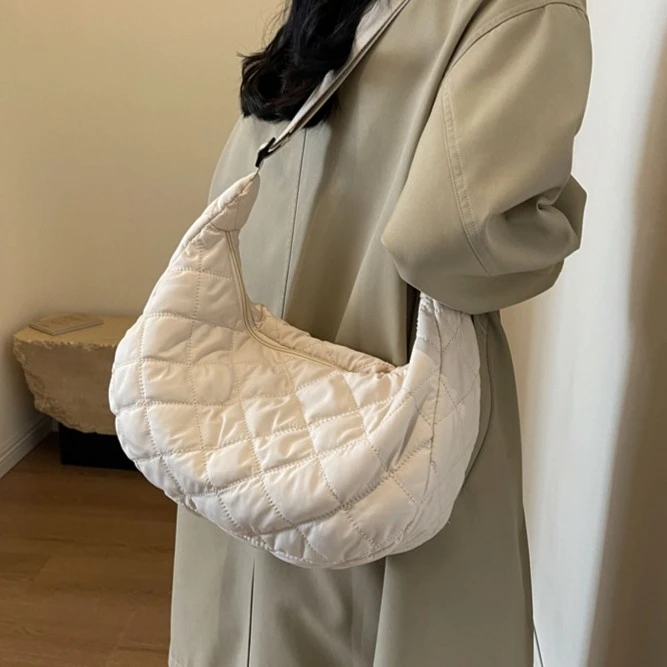 尼龙布包包女大容量2025新款秋冬百搭单肩斜挎包布包高级感饺子包