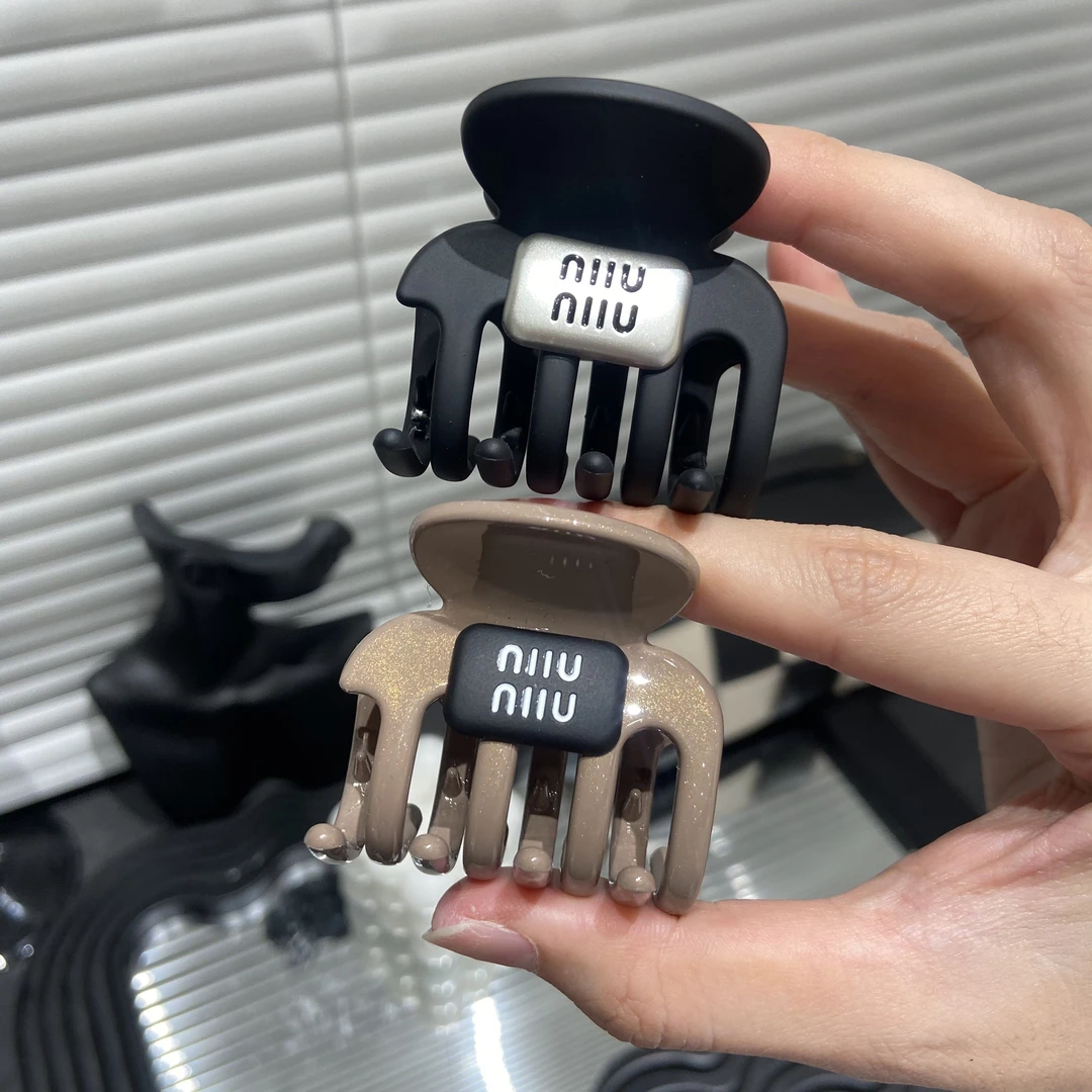 E2541秋冬方形黑咖字母马尾抓夹高颅顶简约日常百搭气质马尾神器