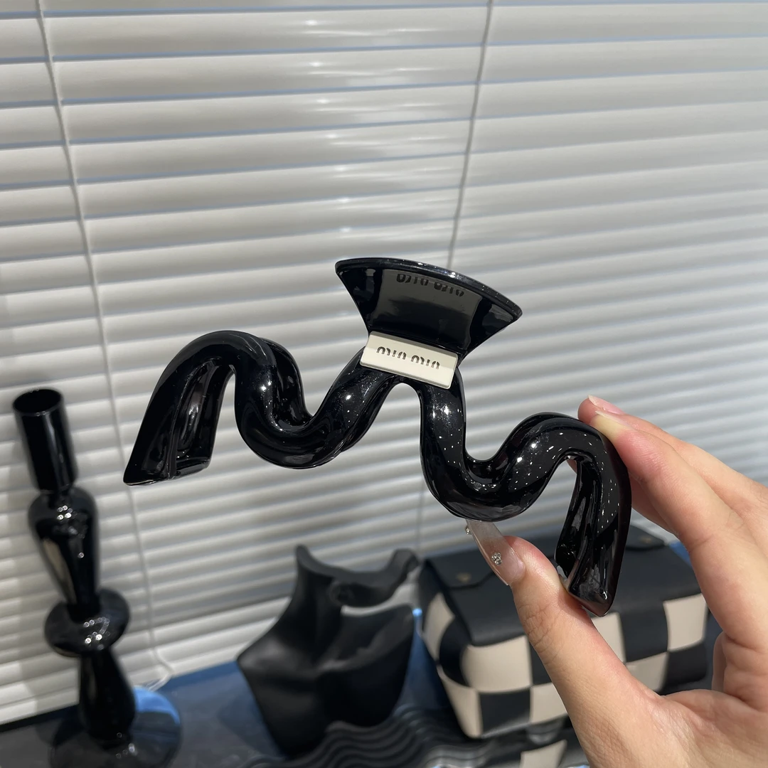 E2097 超好看彩色字母波浪网红大号13CM抓夹发饰  发量多鲨鱼夹