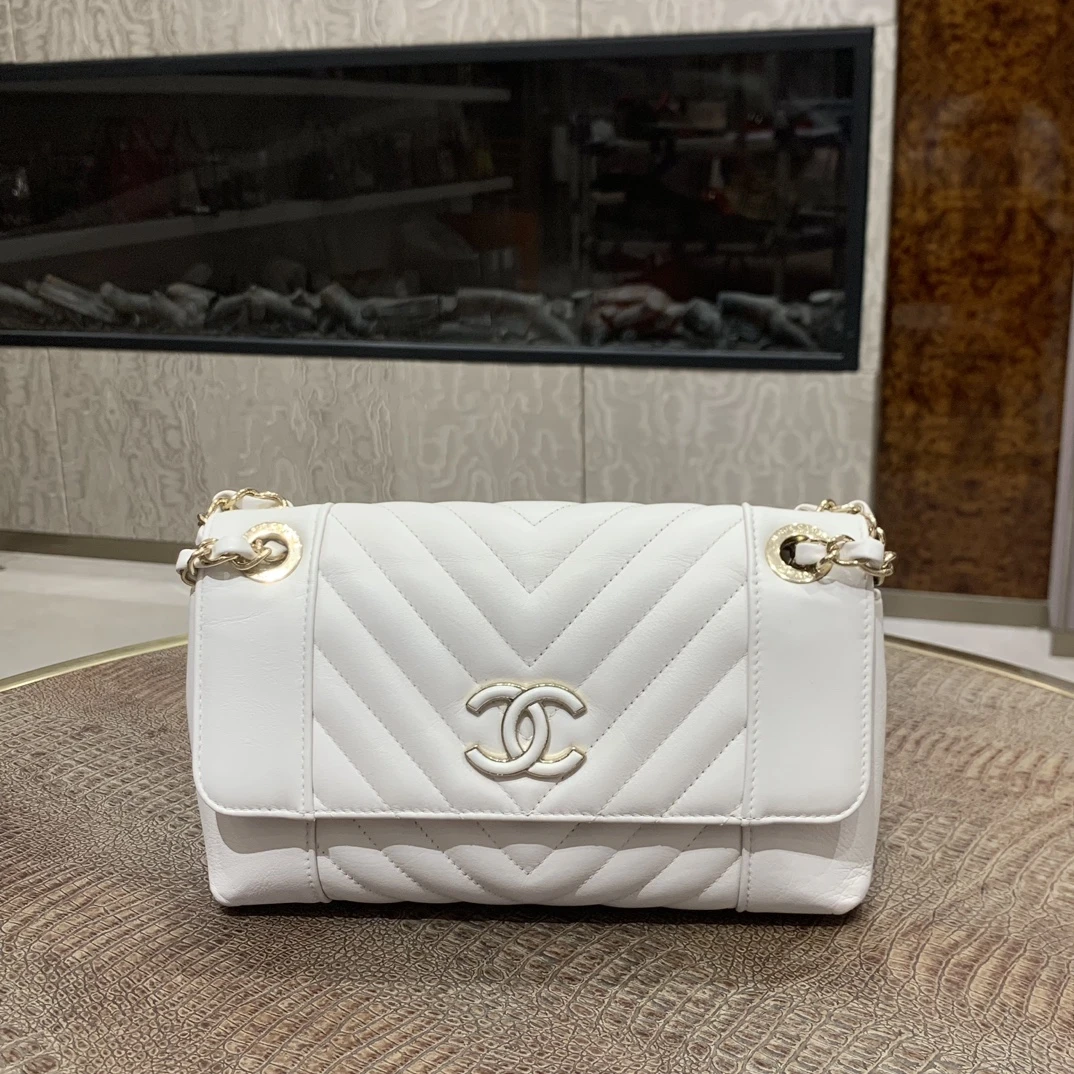 95新 Chanel/香奈儿 香奈儿斜挎包/98新/NB11421