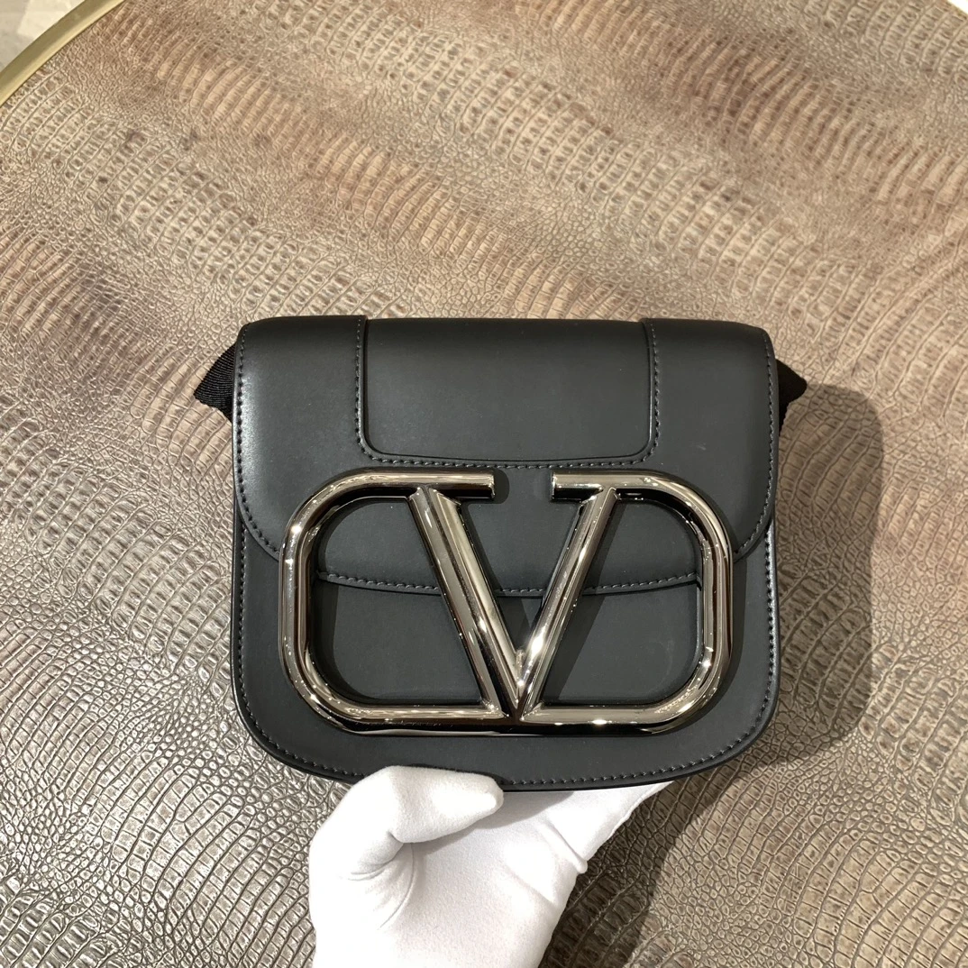 95新 Valentino/华伦天奴 华伦天奴单肩包/97新/NB12156