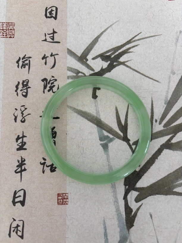 X309五三加缅甸冰透果绿翡翠手镯