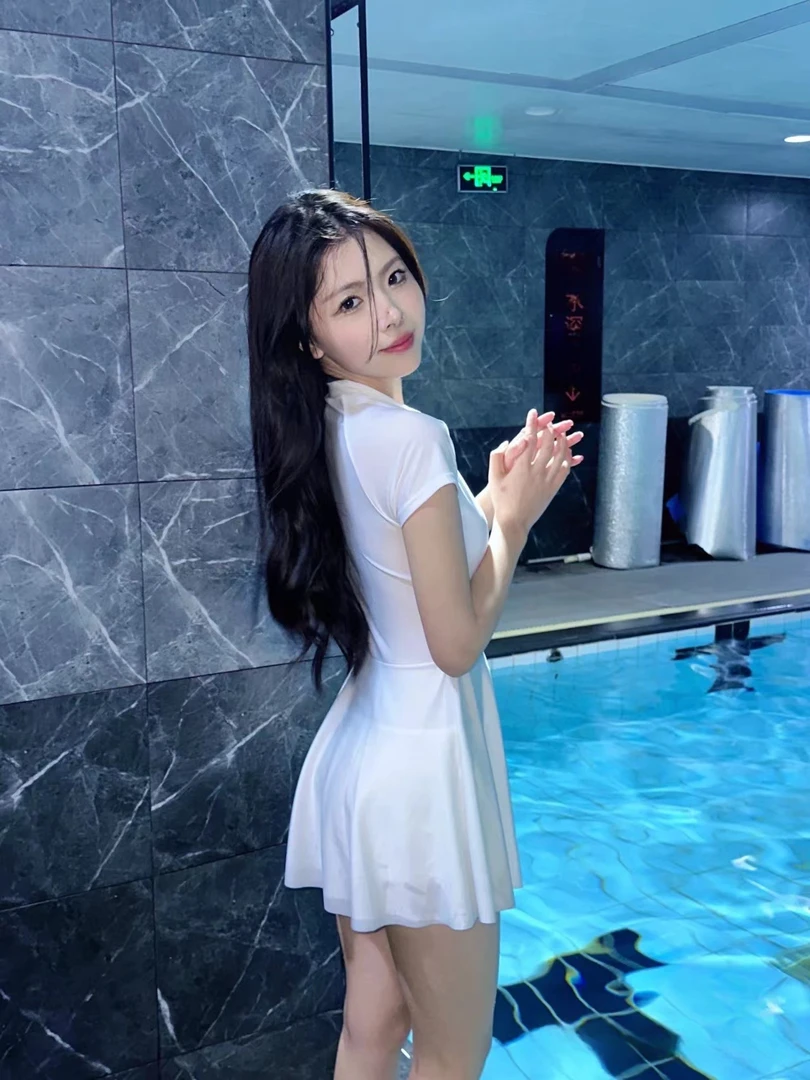 24年新款夏季泳衣女连体保守裙式显瘦大码高级感温泉度假泳衣