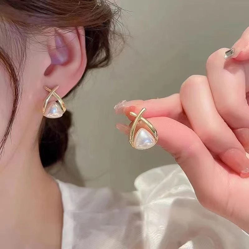 铜合金耳饰 S925银针韩国几何交叉三角仿珍珠几何气质轻奢耳钉ins