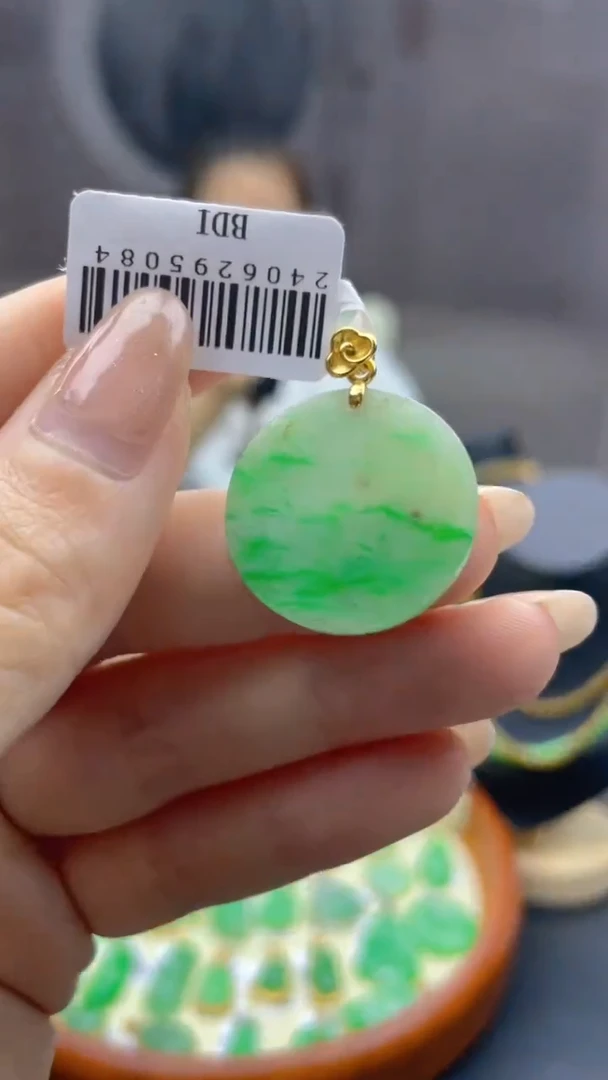 【闪购商品】翡翠吊坠(不含链)未镶嵌缅甸翡翠A货 包邮