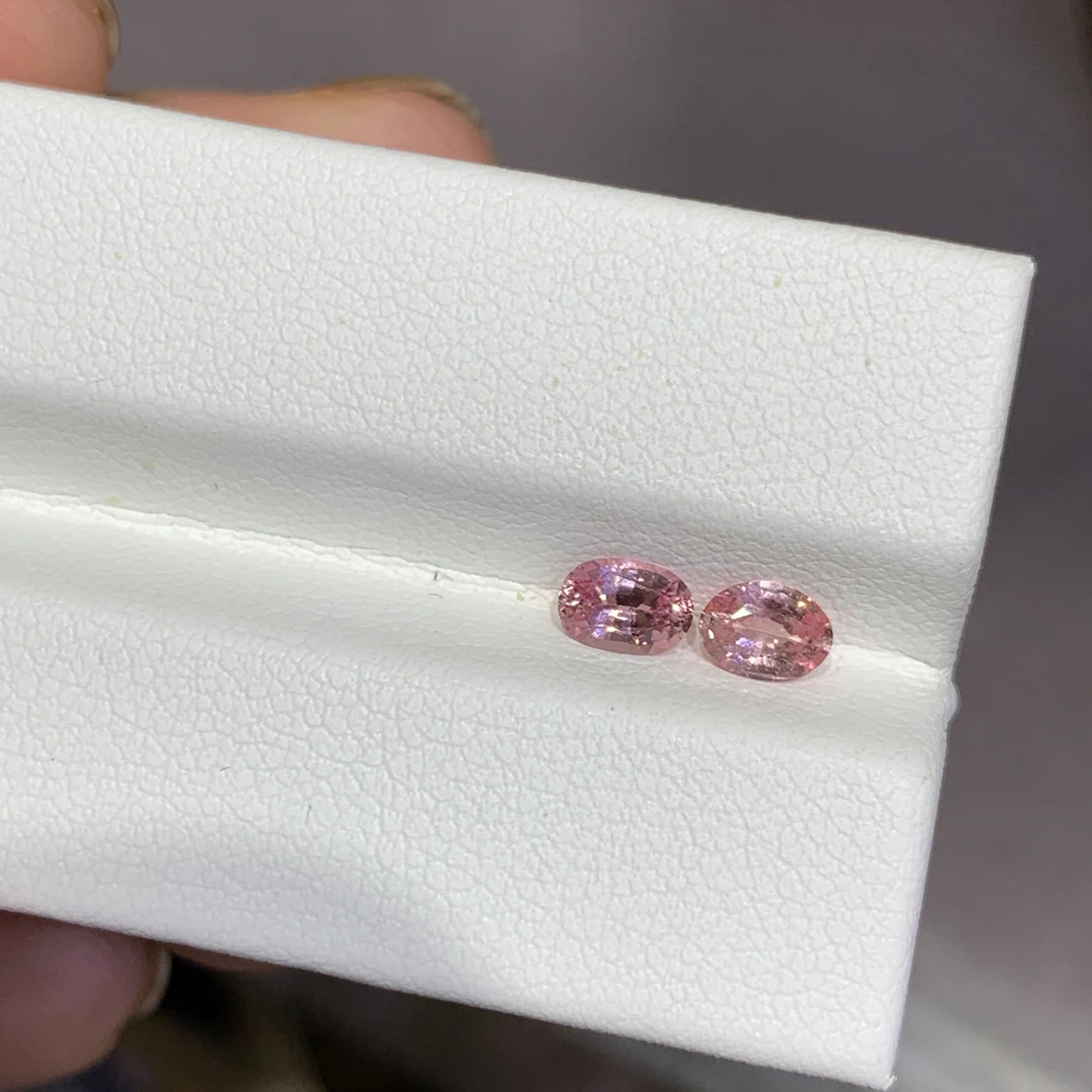 天然粉蓝宝帕帕拉恰裸石耳钉料0.76克拉4×5mm