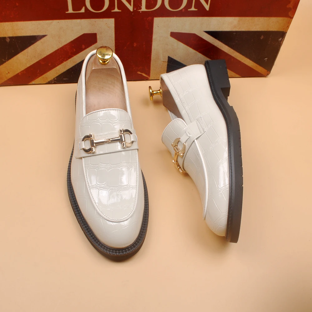新款男士英伦风漆皮真皮时尚商务休闲皮鞋潮流百搭白色婚鞋内增高