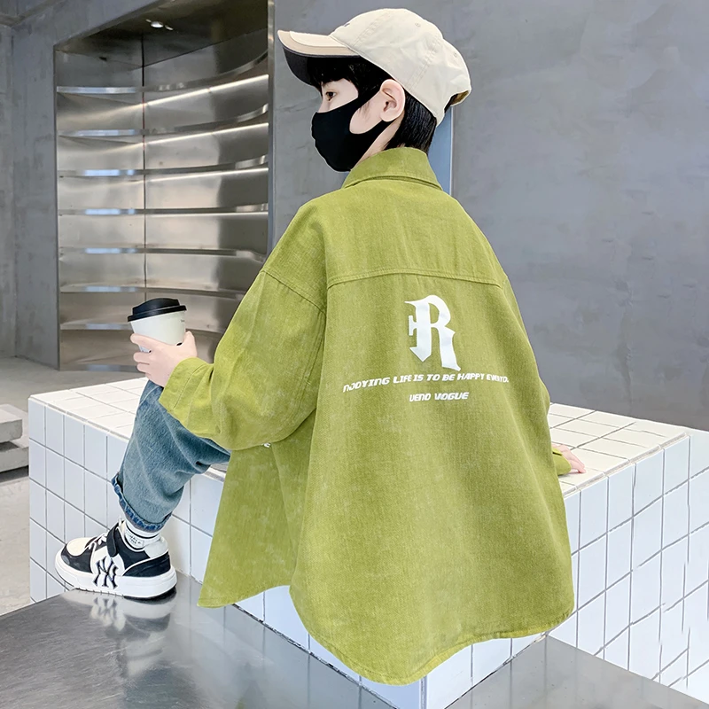 男童牛仔外套春秋款2025新款中大童秋装男孩字母印花牛仔上衣潮酷