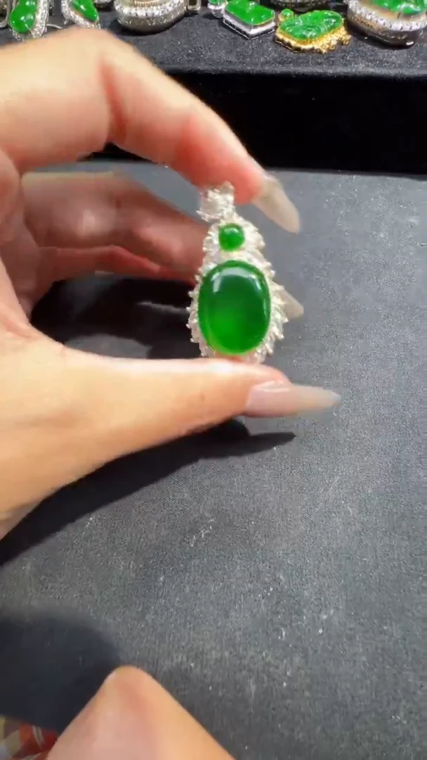 【闪购商品】定制翡翠未镶嵌吊坠1