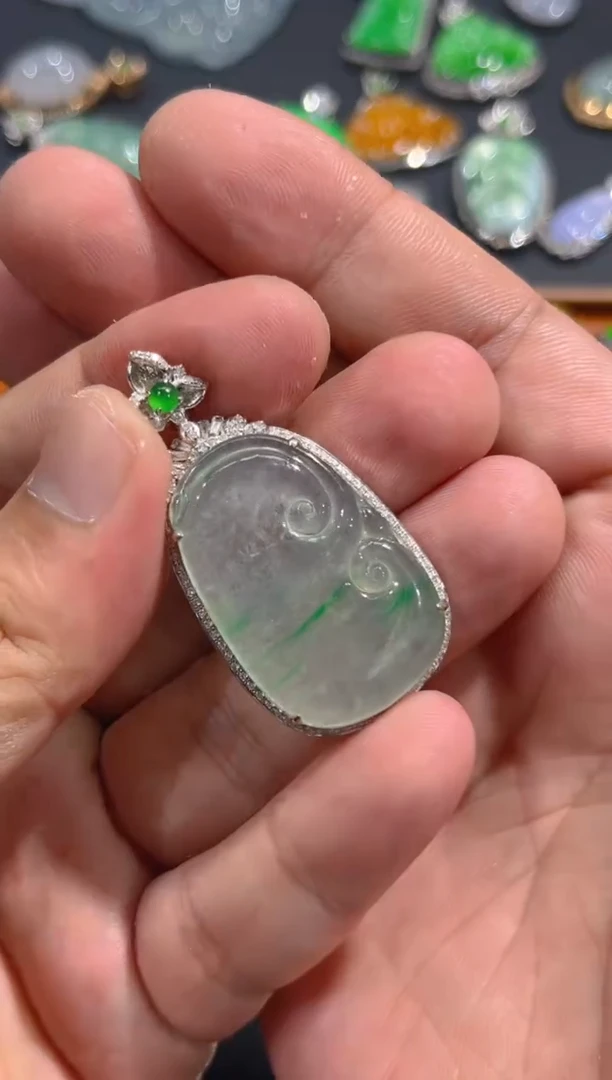 【闪购商品】翡翠吊坠(不含链)18K金镶嵌吊坠