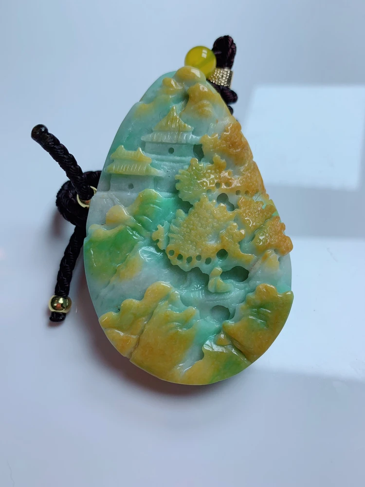 天然翡翠A货黄加绿山水吊坠一件