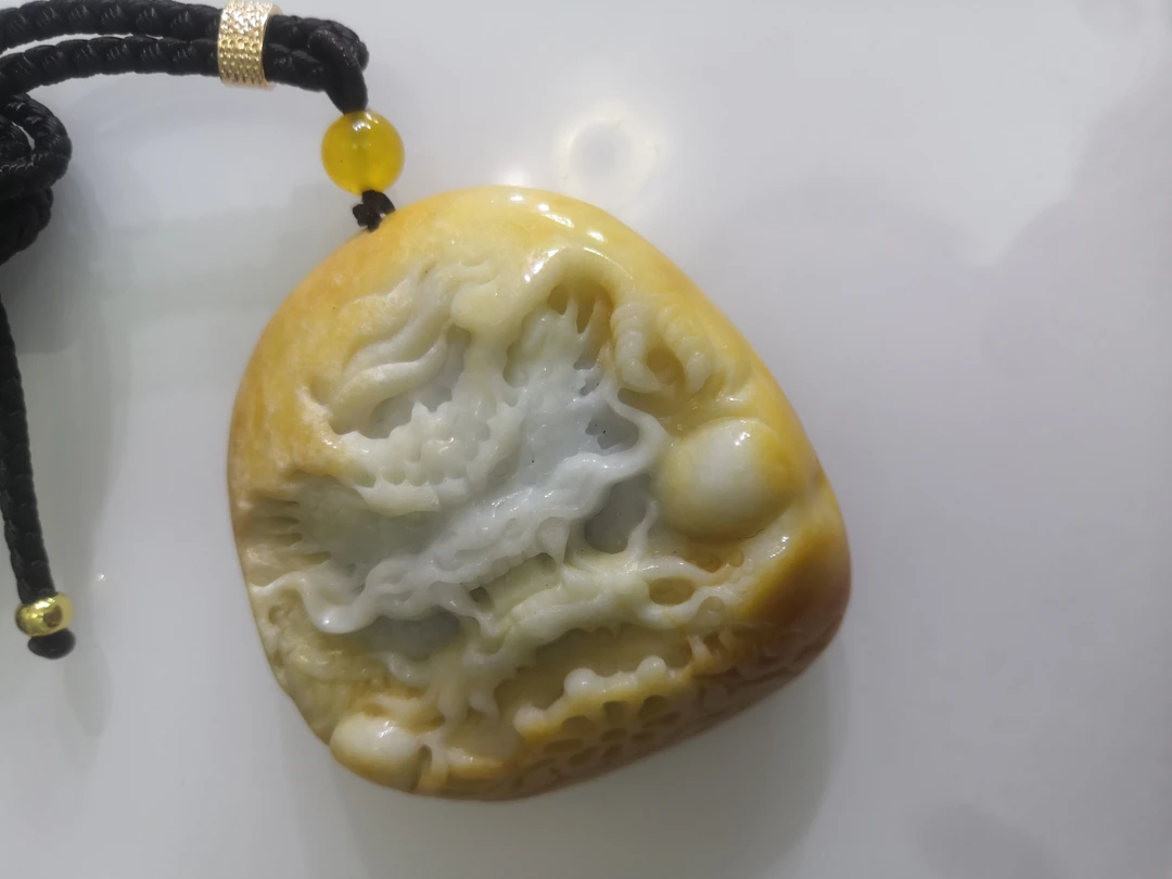 天然翡翠A货厚装龙吊坠一件