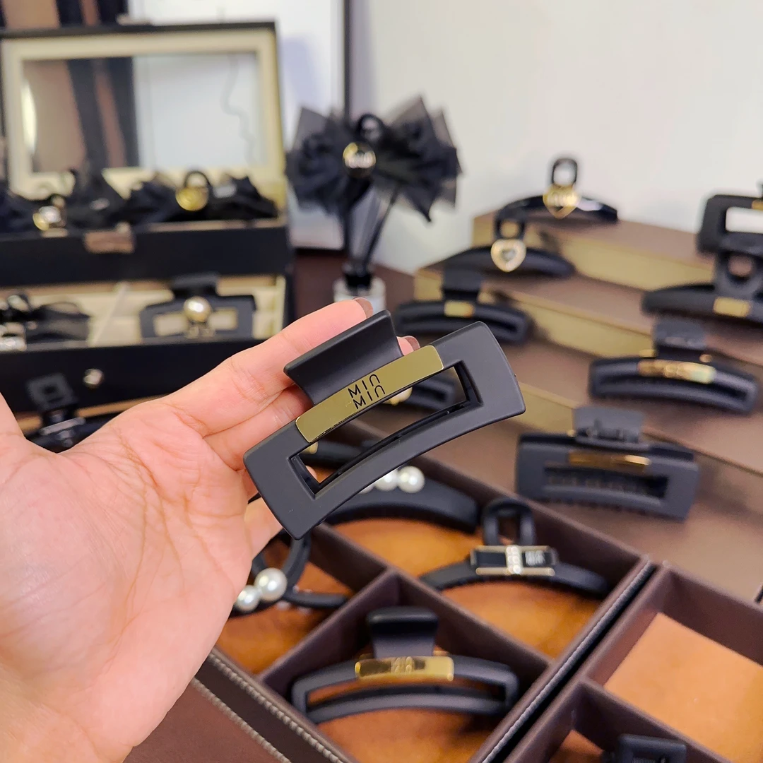 高级感8CM磨砂黑高定系列抓夹新娘发饰简约百搭韩式153