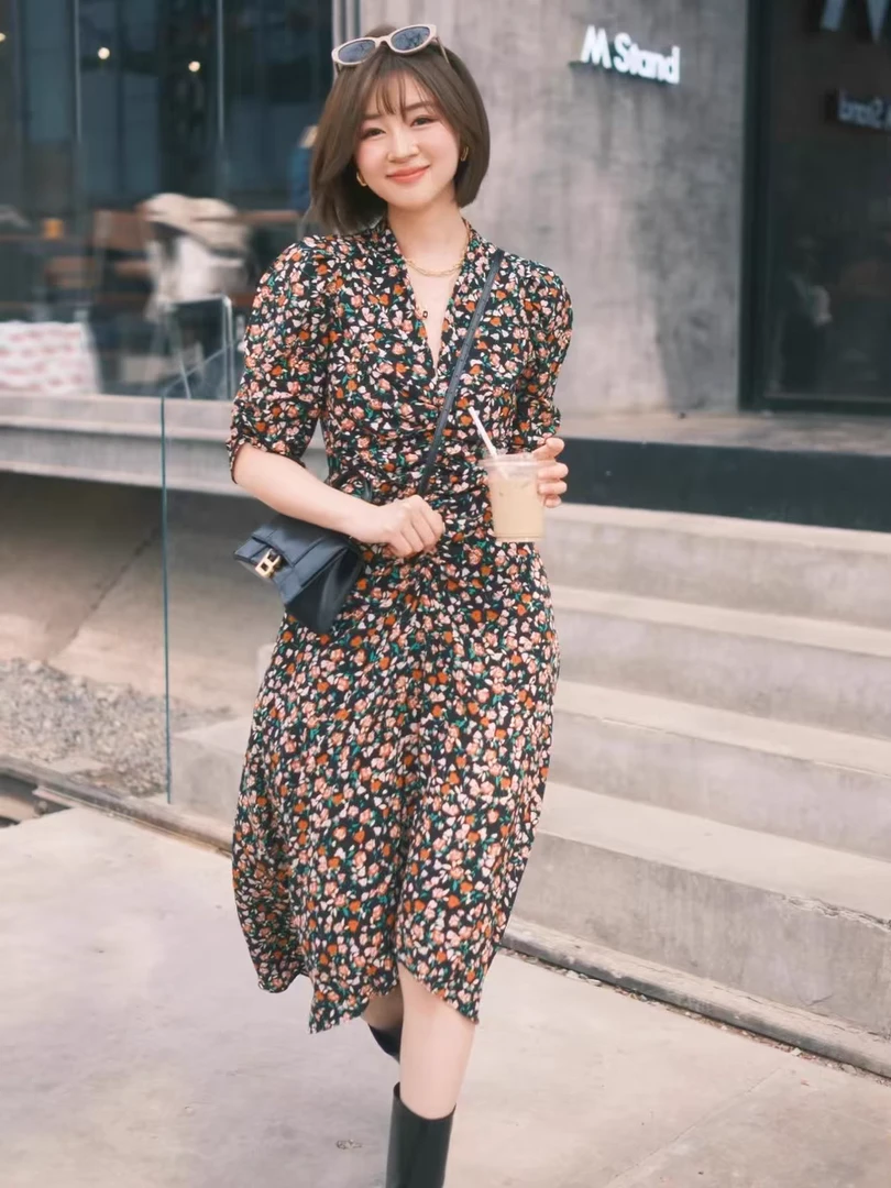 V领法式茶歇裙女2024夏新款法式碎花茶歇裙