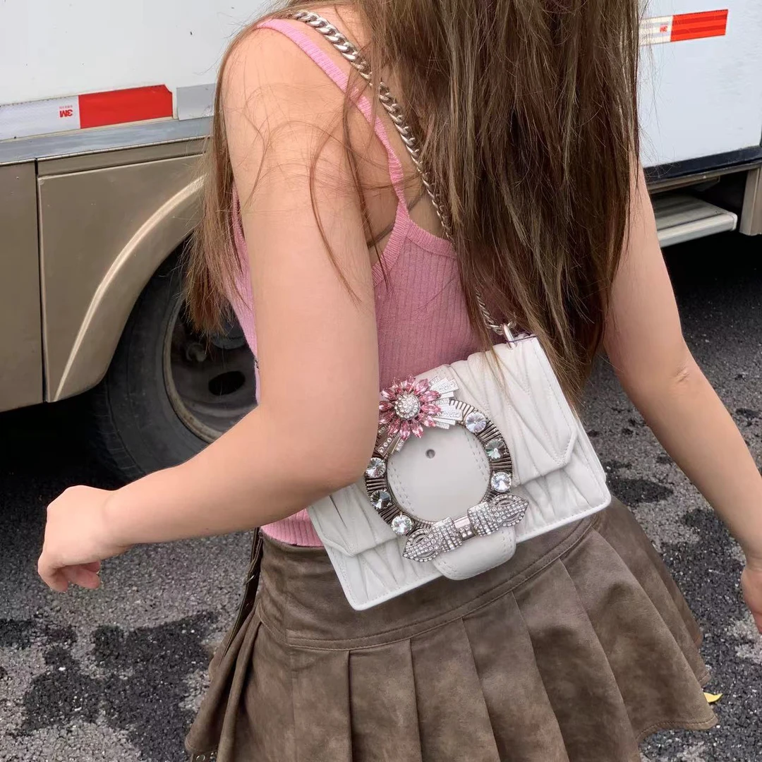 95新 MIU MIU/缪缪 miumiu白色太阳花褶皱单肩斜挎包D1488