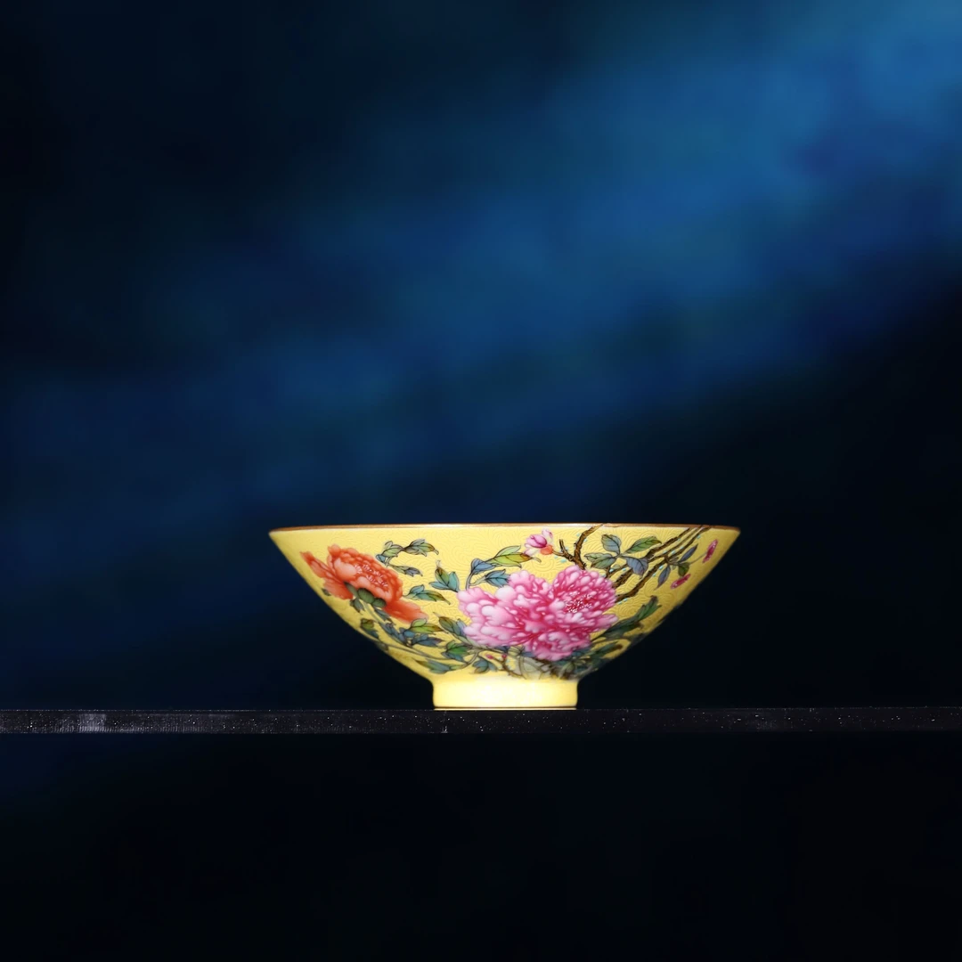 询价 景德镇宝蕴阁 手绘粉彩珐琅彩瓷器 黄地扒花玉堂富贵斗笠杯