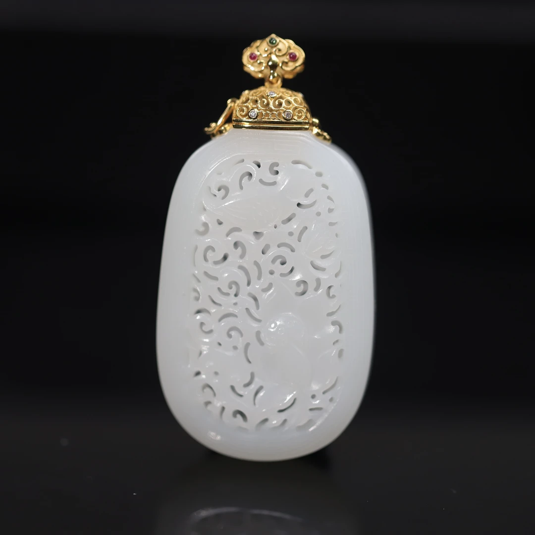 苏工镂空雕刻香囊挂坠吊坠18K金镶嵌新疆和田玉精雕双面