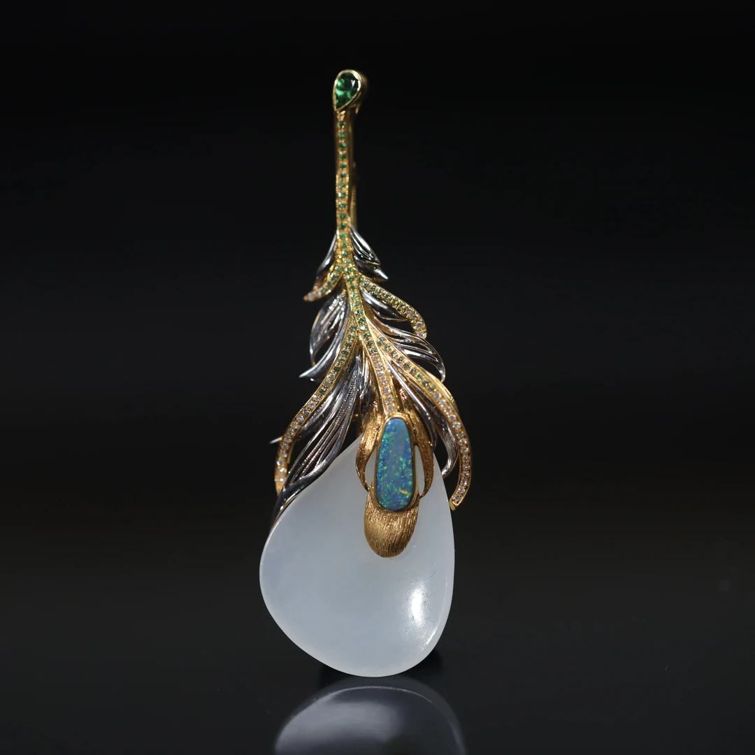 新疆和田玉设计款羽毛吊坠胸针两用18K黄金白金双色