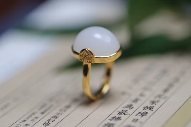 新疆和田玉18K金椭圆蛋面戒指简约大方时尚气质精美轻奢椭圆戒