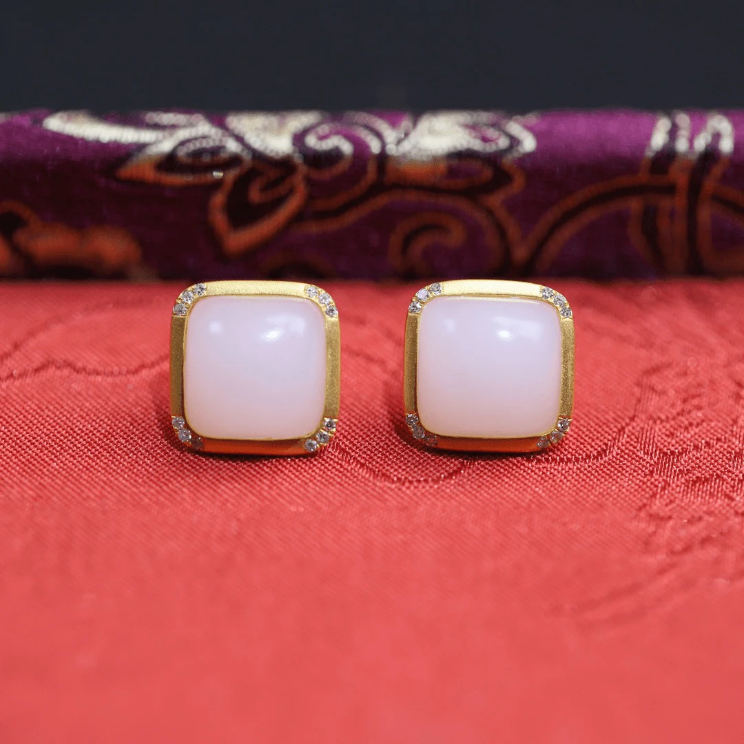 新疆和田玉方蛋面耳钉耳饰18K金镶嵌大方气质优雅