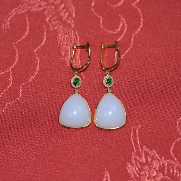 新疆和田玉18K金三角形蛋面耳坠耳扣设计感