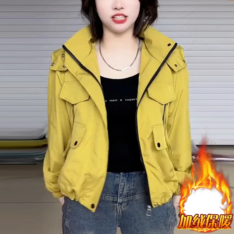 2024年新款冬季加绒加厚高级感冲锋衣女宽松立领连帽短外套上衣潮