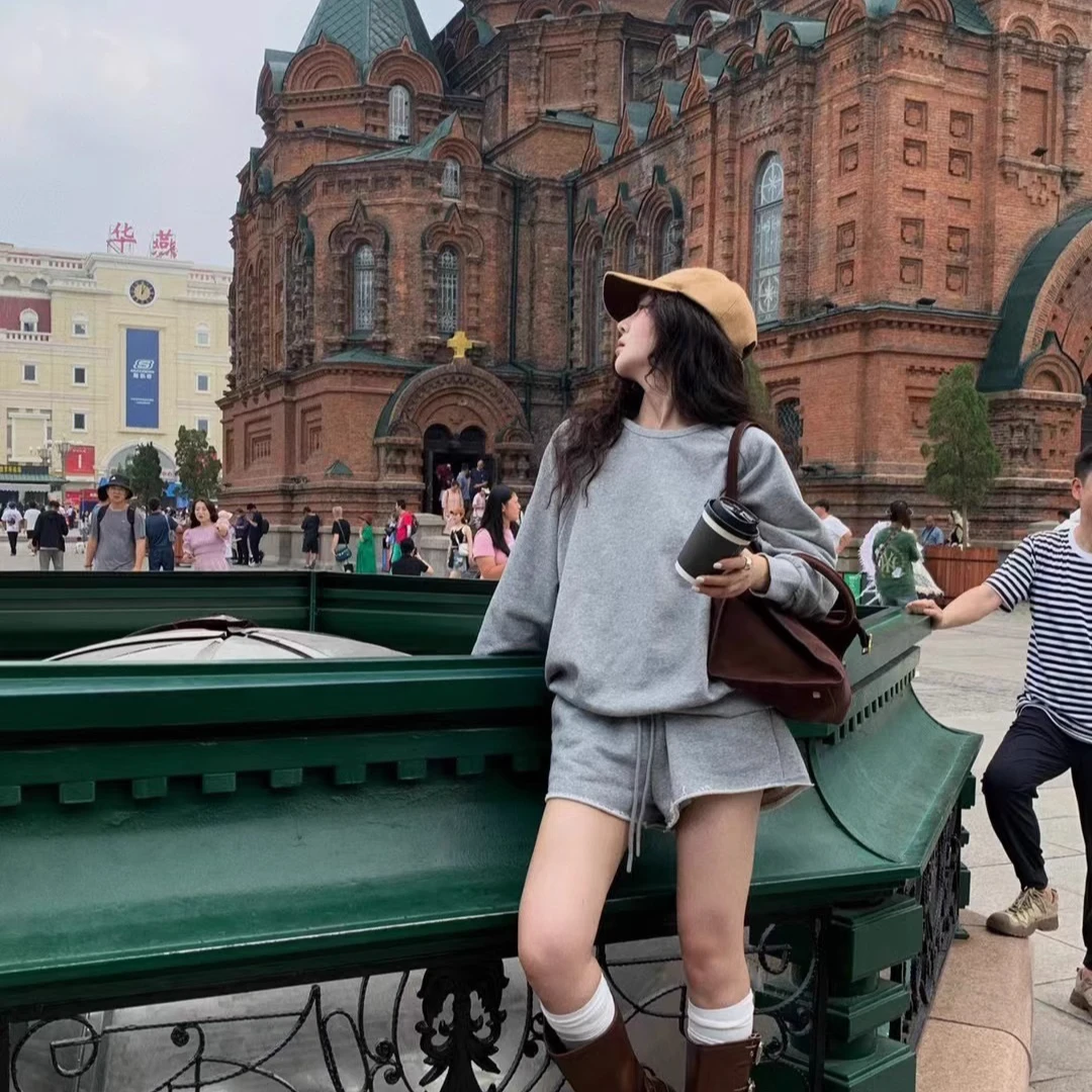 2025夏季新款休闲长袖韩系露背设计运动减龄卫衣休闲短裤套装