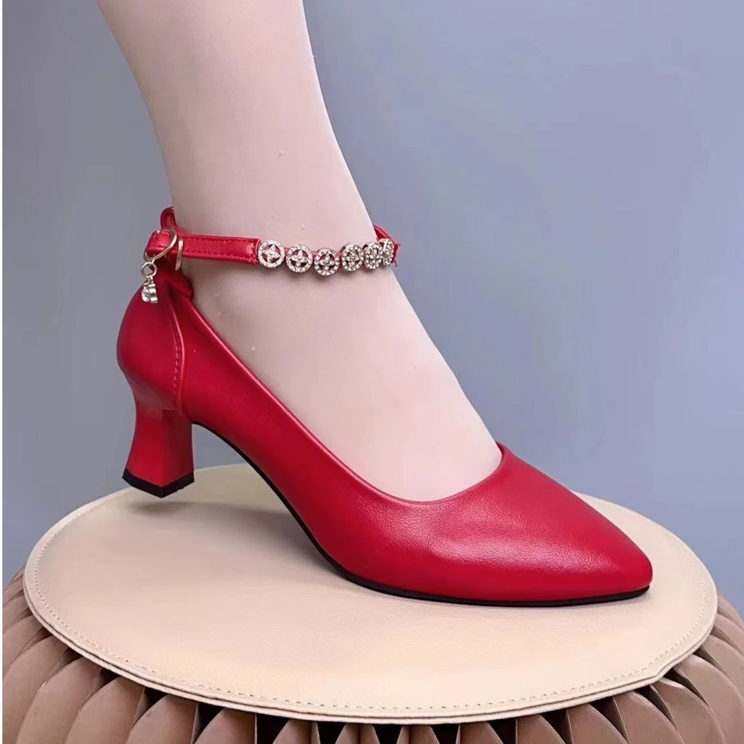 新款时尚女鞋软底软皮妈妈鞋时装鞋单鞋舒适浅口钻链气质百搭细跟