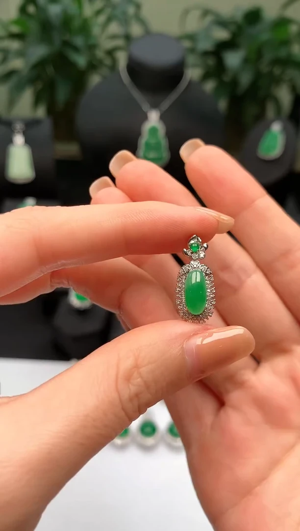 【闪购商品】翡翠颈饰18K金镶嵌挂件