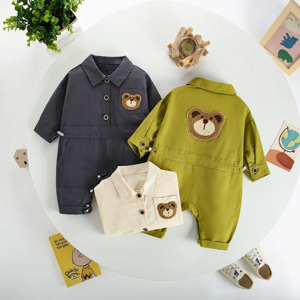 2407新款宝宝春秋款洋气抽绳贴布熊工装风刺绣小熊连体哈衣