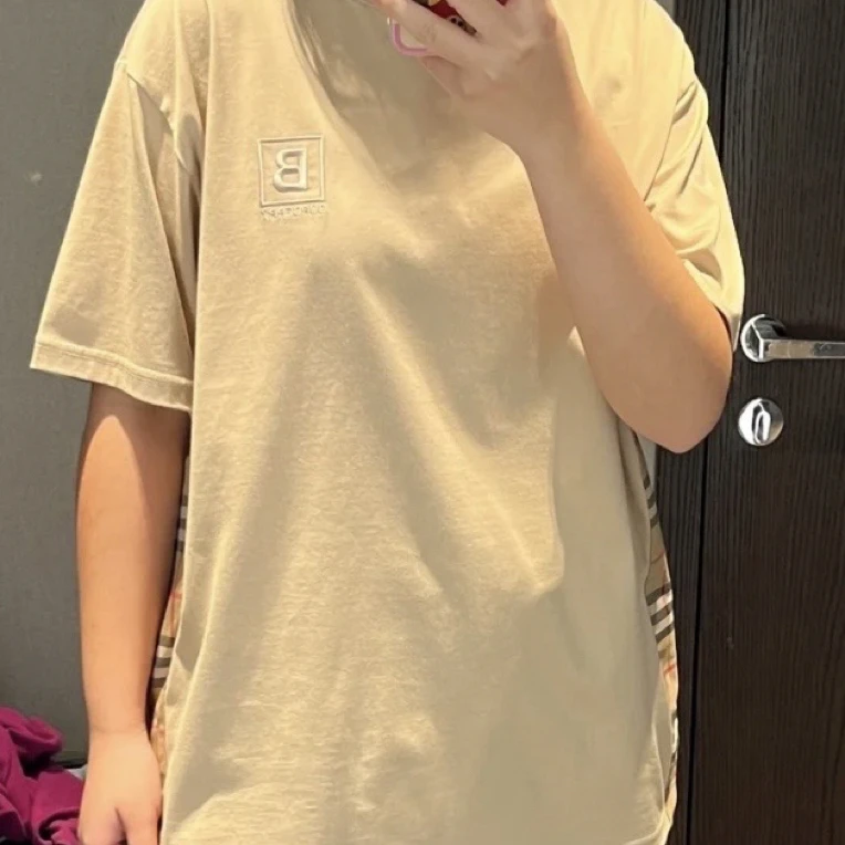 Burberry 卡其色侧边格纹刺绣短袖/M码/全新闲置/公价3468/53357