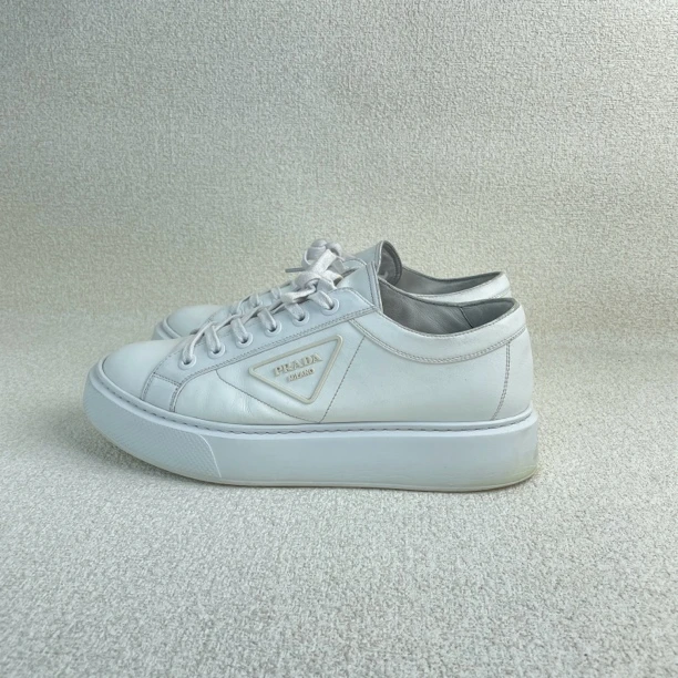PRADA白色Soft Calf小牛皮时尚板鞋/6.5码/9新/公价6500/53674