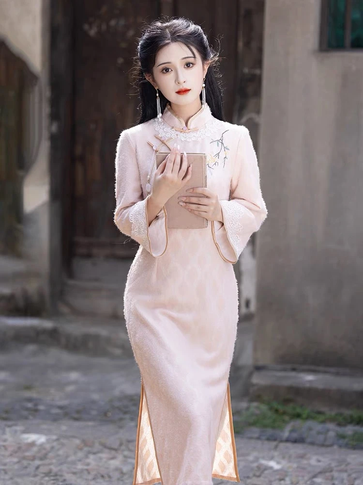 旗袍2024新款秋季新中式改良粉色连衣裙少女年轻款订婚礼服气质