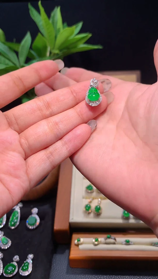 【闪购商品】翡翠颈饰银S925镶嵌吊坠