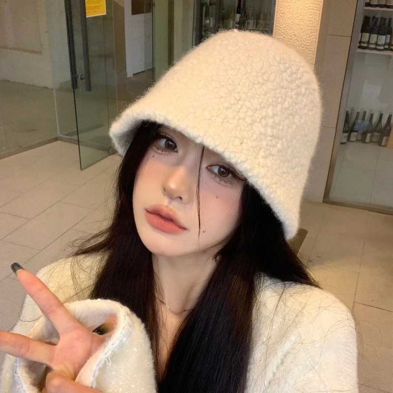 2022新款白色洋气渔夫帽女秋冬季颗粒羊羔毛绒帽子大冬天显脸小潮