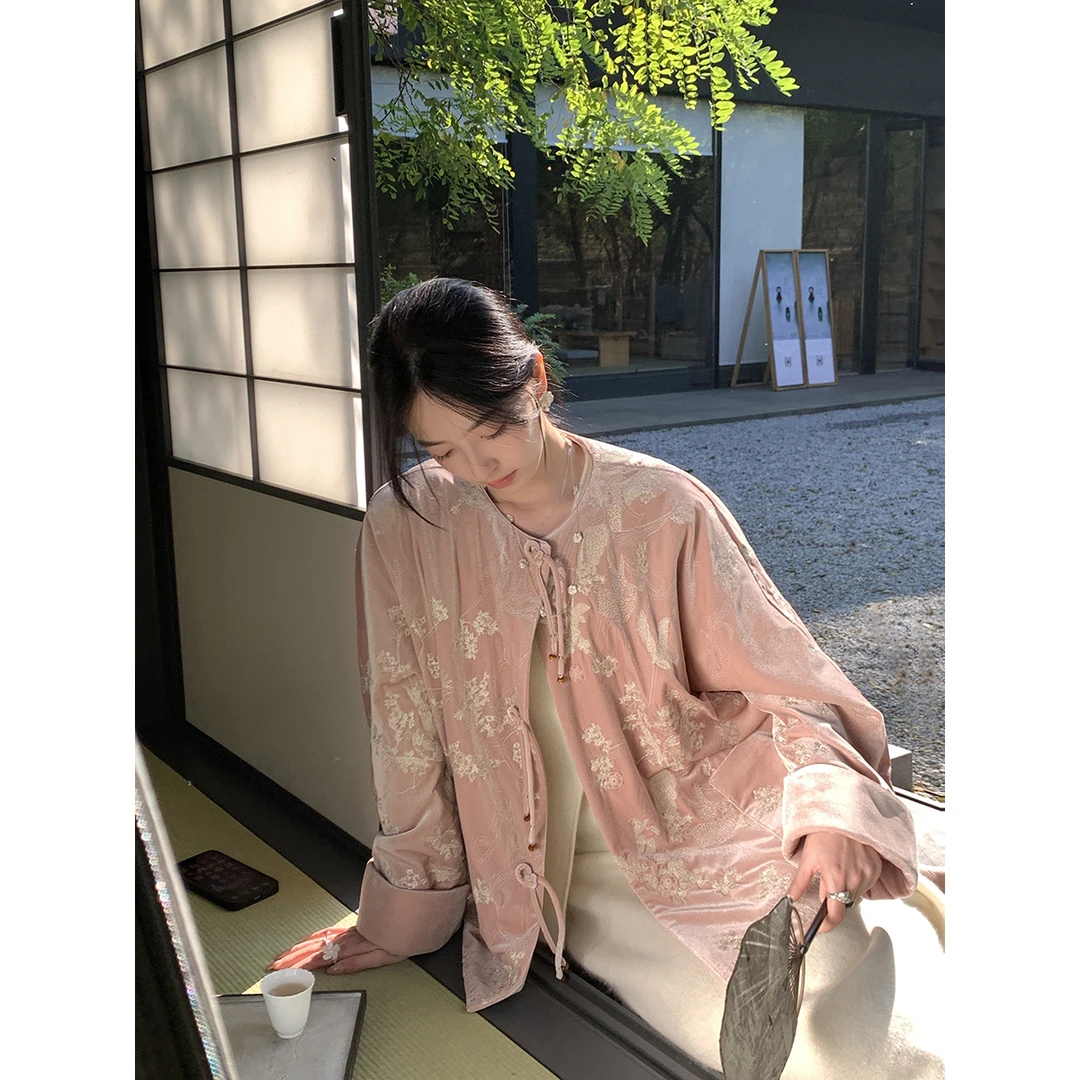 夏诗文ABOUT POEM 新中式丝绒金线绣花圆领棉服女