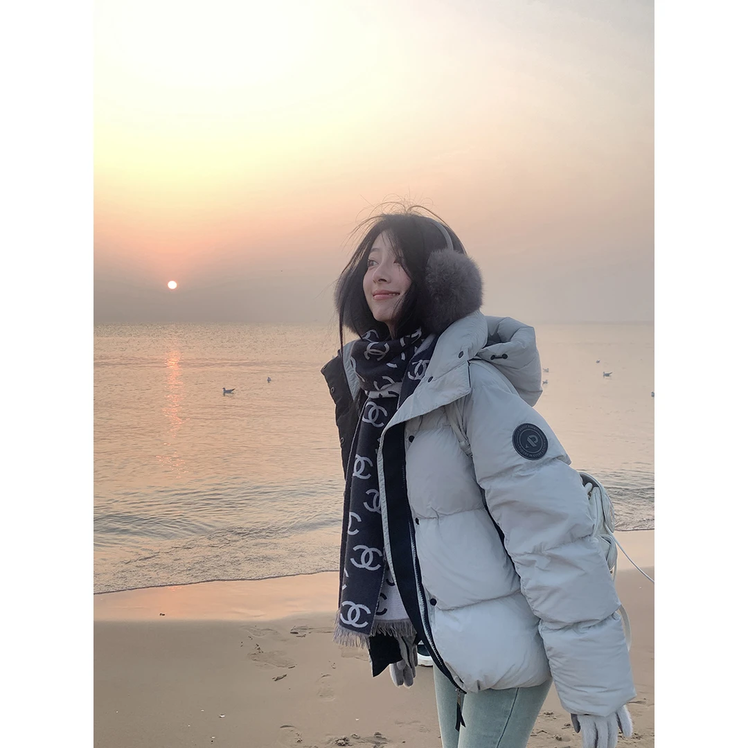 夏诗文ABOUT POEM 可溯源安心绒90北京白鸭绒连帽短款撞色羽绒服