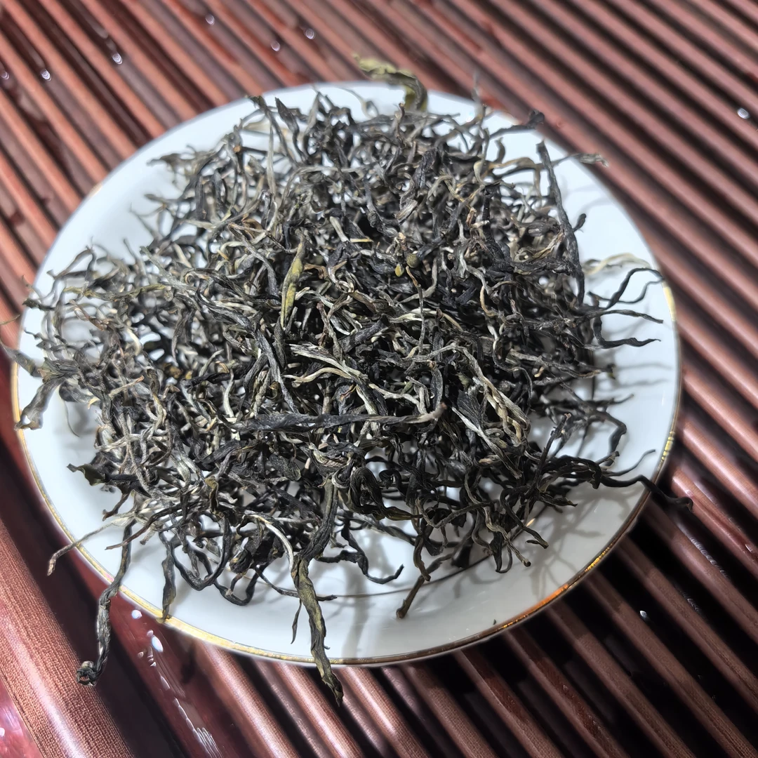 2025年弯弓大庙古树散茶【春】原料云南普洱茶100克