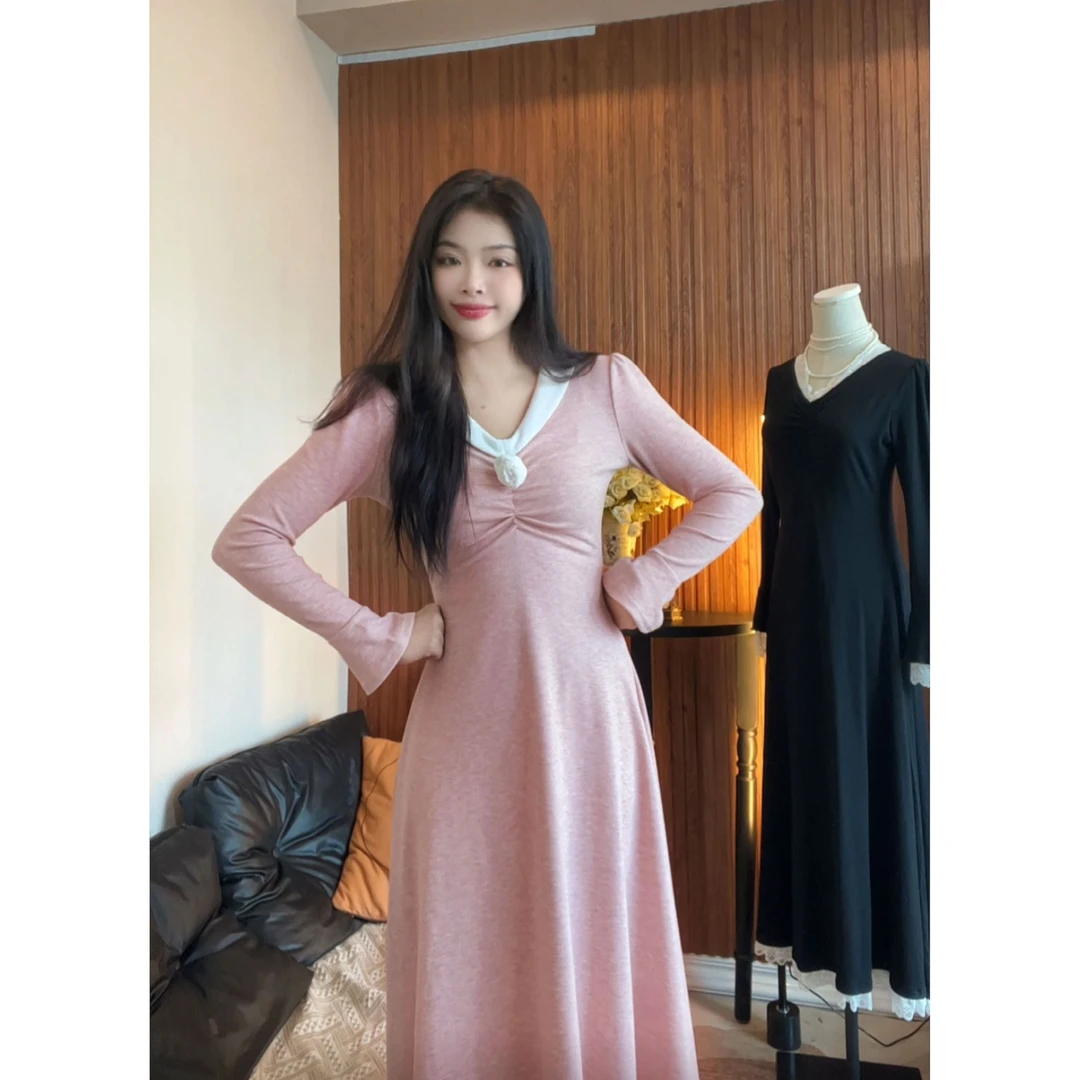 -蜜桃山茶 粉色秋冬新款法式收腰连衣裙长袖高腰针织气质显瘦百搭