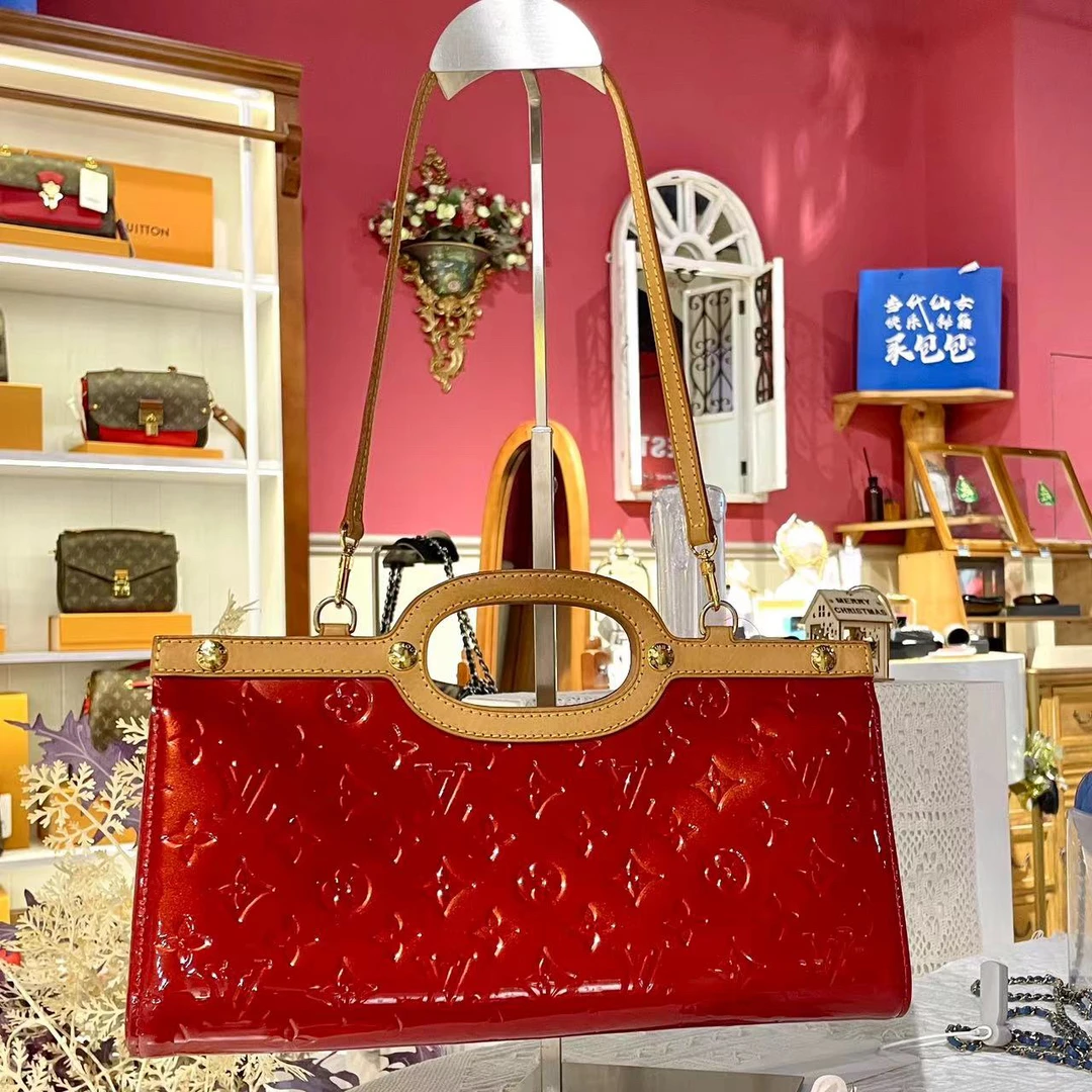 95新 LouisVuitton/路易威登 红色漆皮三角医生包