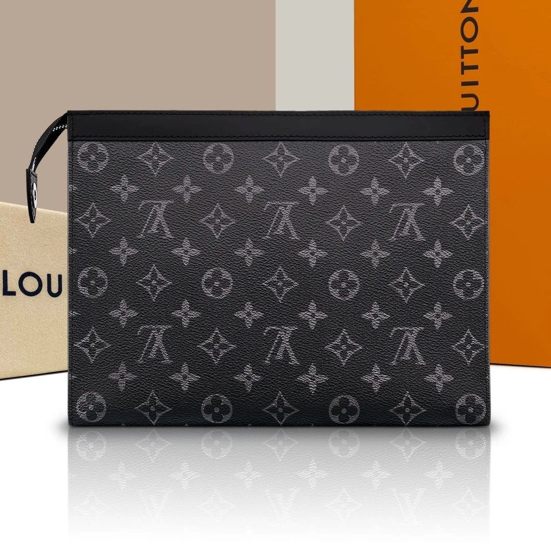 全新未使用 LouisVuitton/路易威登 芯片款Pochette Voyage洗漱包