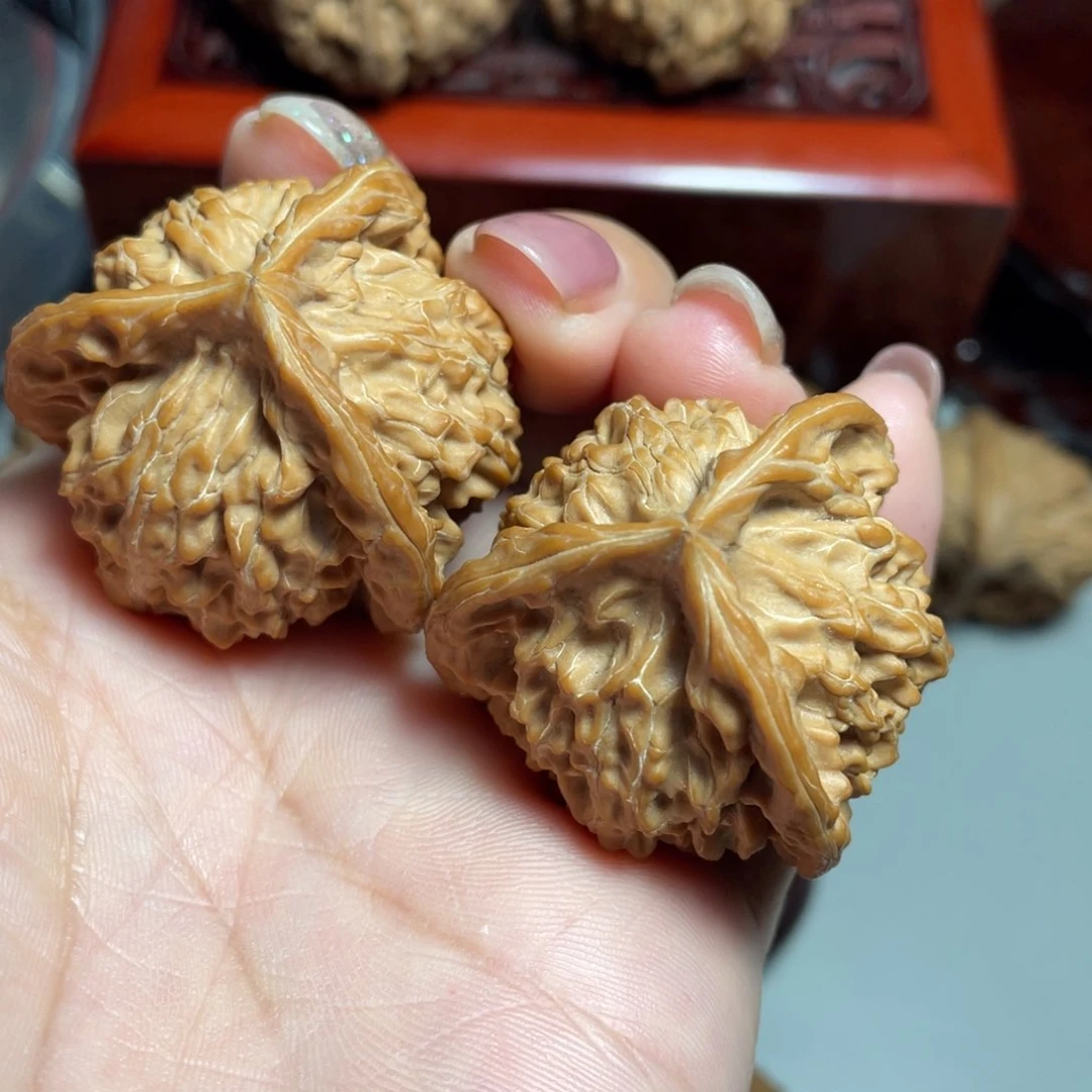 核桃核雕一****)精品盘山三楞38