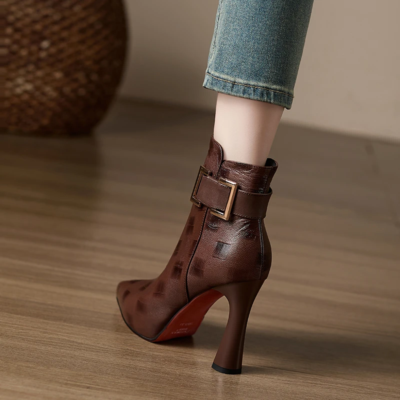 小个子手工女鞋10cm~法式高跟流行小短靴女尖头方扣切尔西靴棕色