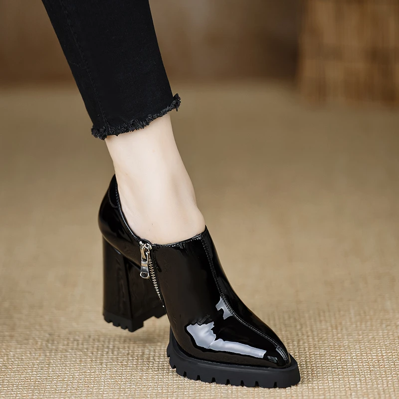 小个子手工女鞋~9cm新款2025粗跟防水台拉链女高跟鞋单鞋黑色漆皮