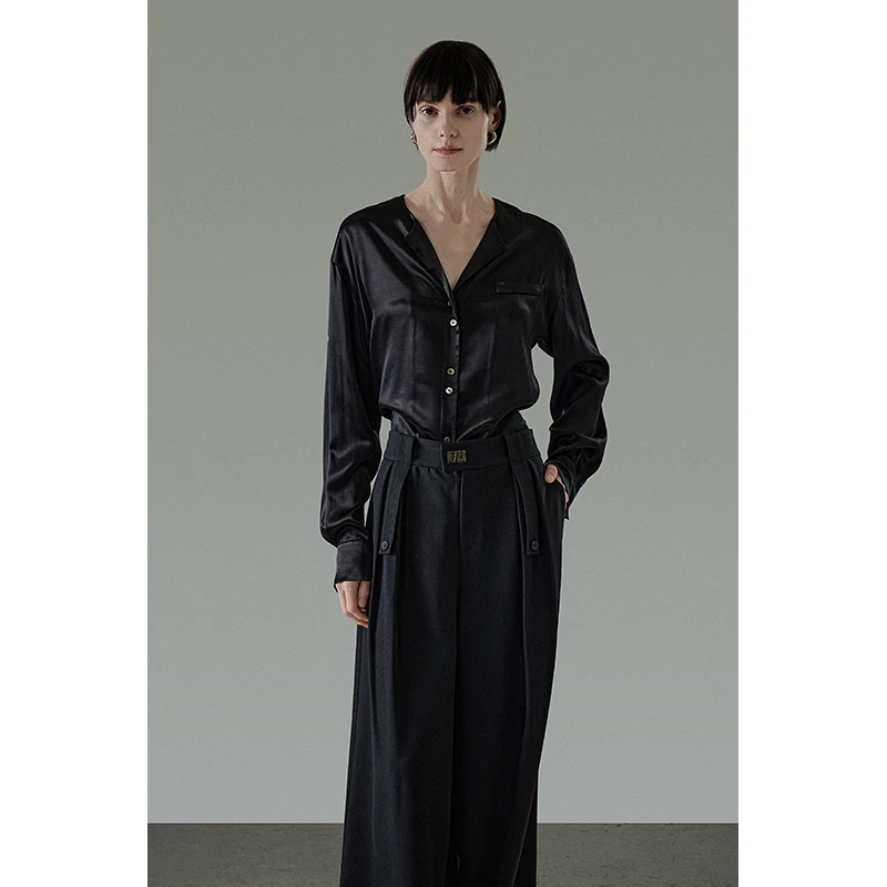 UNSPOKEN【基础V领设计 亲肤凉感垂坠感】开领缎面衬衫UQ24S048