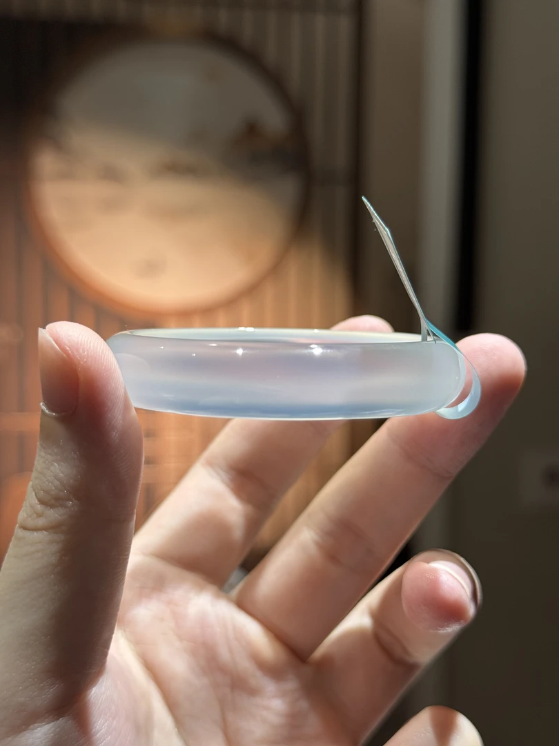 57585960圈口大毕业无纹雾白冰马料玛瑙手镯